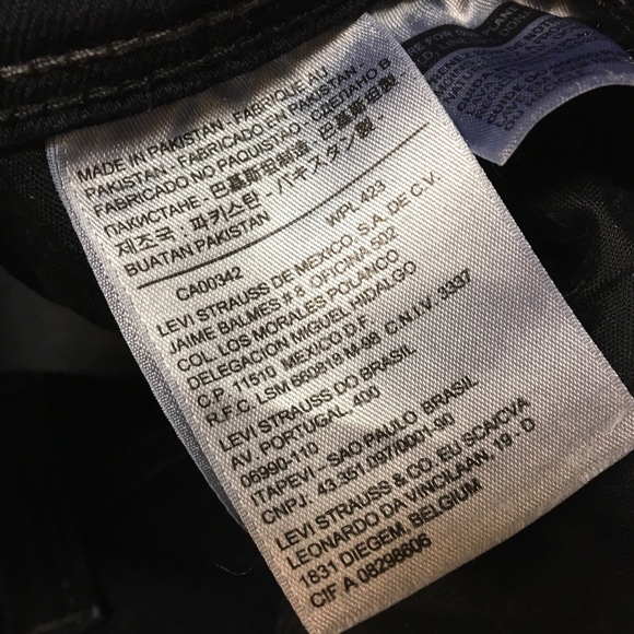 SOLD Levi’s Demi Curve Skinny Jeans in Indigo - Picture 6 of 6